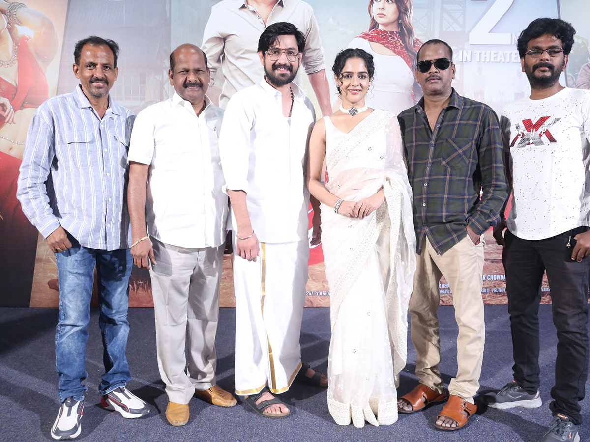 Tiragabadara_20Saami_20Movie_20Press_20Meet_20Photos_13.jpg 12