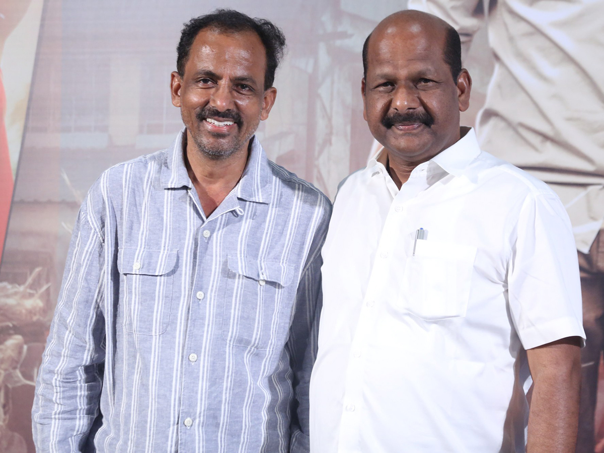 Tiragabadara_20Saami_20Movie_20Press_20Meet_20Photos_16.jpg 15