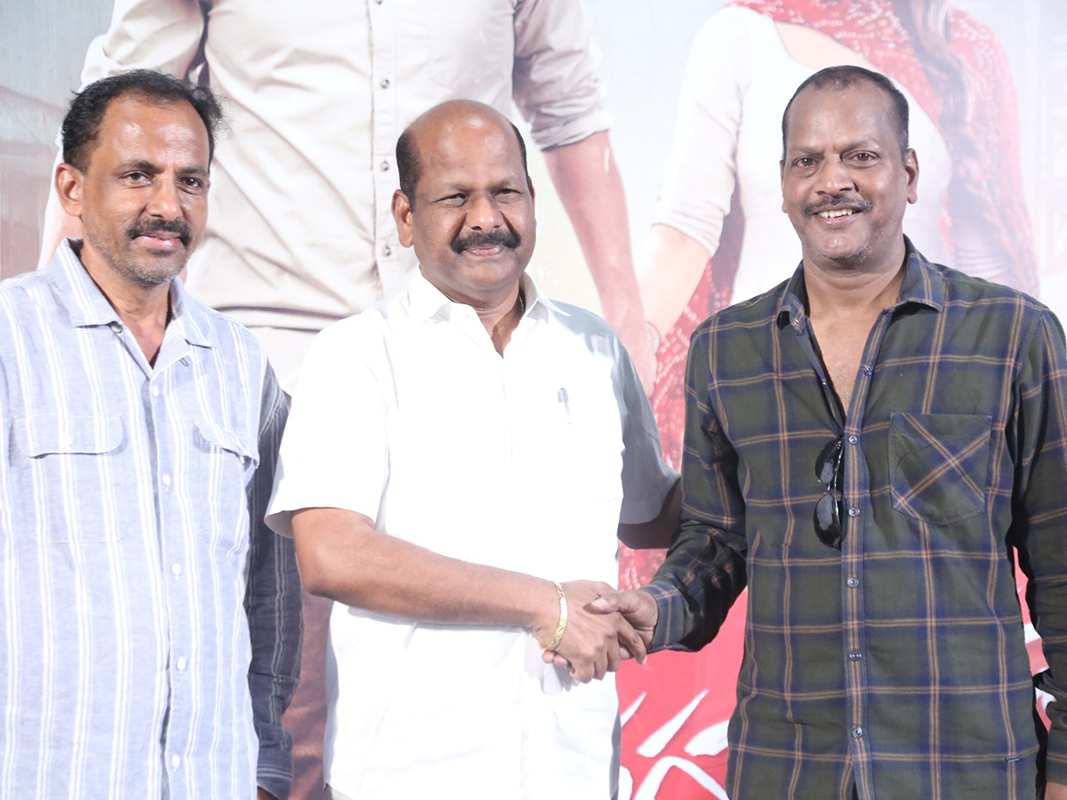 Tiragabadara_20Saami_20Movie_20Press_20Meet_20Photos_6.jpg 6
