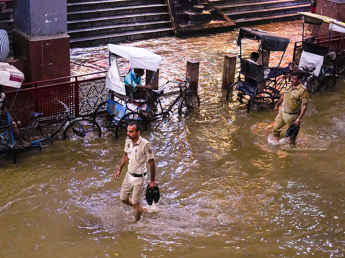 Heavy_20rainfall_20in_20Delhi_20Photos__20_2814_29.jpg 14