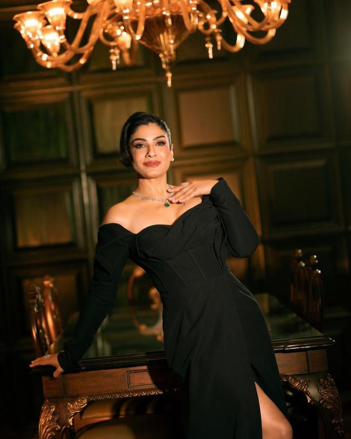 RaveenaTandon-02.jpg 2