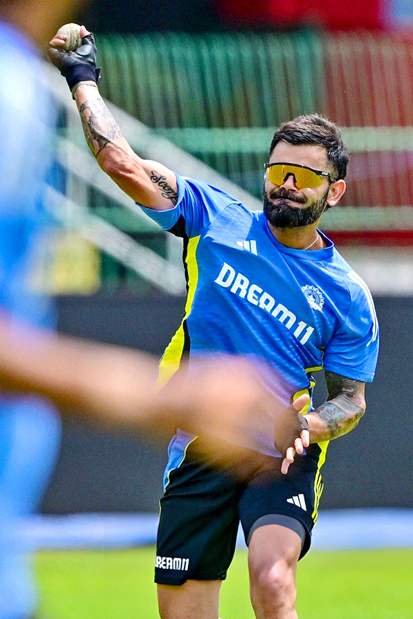 Gambhir_20Kohli_20share_20Light_20Moment_20in_20Practice_20ahead_20of_20the_20IND_20vs_20SL_20ODI_20Series_20Photos_20_2811_29.jpg 14
