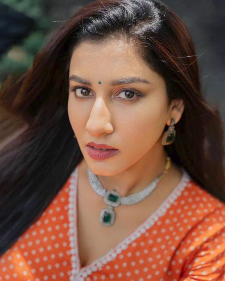 VishnupriyaBhimeneni-02.jpg 2