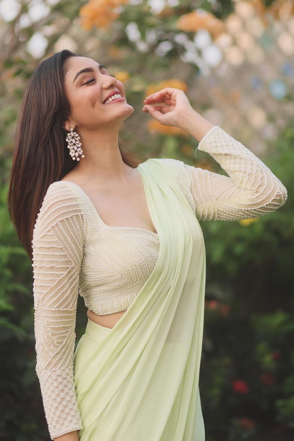 Sana-Makbul-13.jpg 14