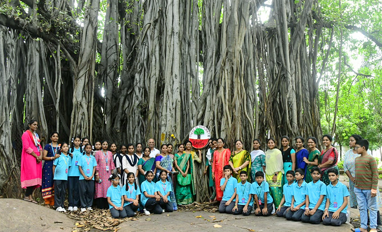 Students_20tie_20Rakhi_20to_20hundred_20years_20of_20history_20old_20banyan_20tree_20in_20Visakhapatnam_20Photos_20_2811_29.jpg 11
