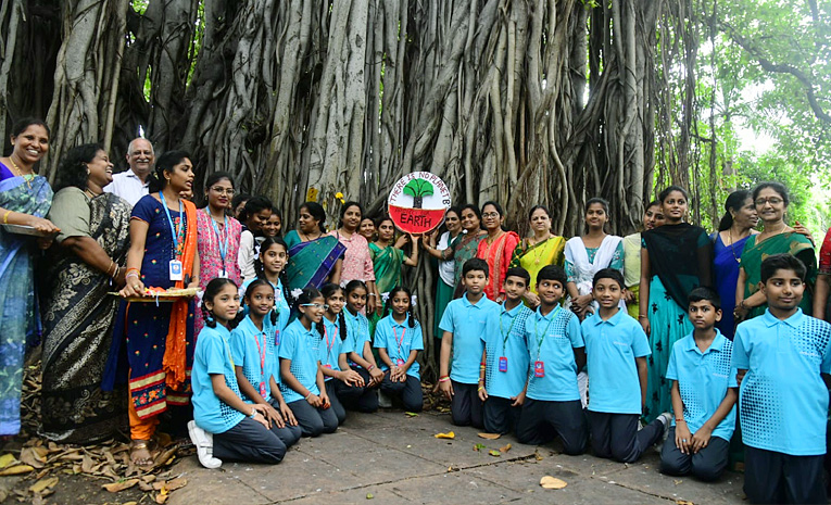 Students_20tie_20Rakhi_20to_20hundred_20years_20of_20history_20old_20banyan_20tree_20in_20Visakhapatnam_20Photos_20_2813_29.jpg 13