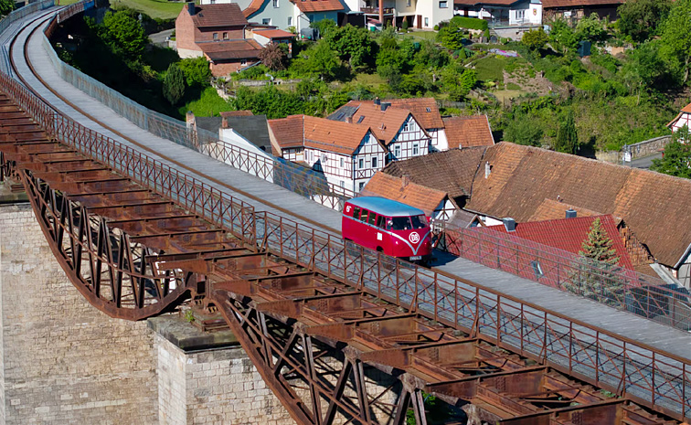Volkswagen_20Camper_20Bus_20Runs_20like_20Train_20on_20Rail_20tracks_20Photos_20_2815_29.jpg 15