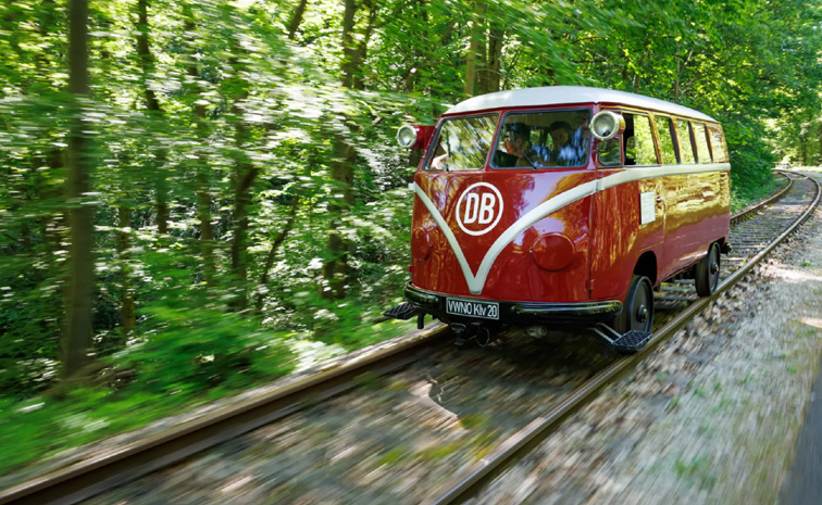 Volkswagen_20Camper_20Bus_20Runs_20like_20Train_20on_20Rail_20tracks_20Photos_20_286_29.jpg 1