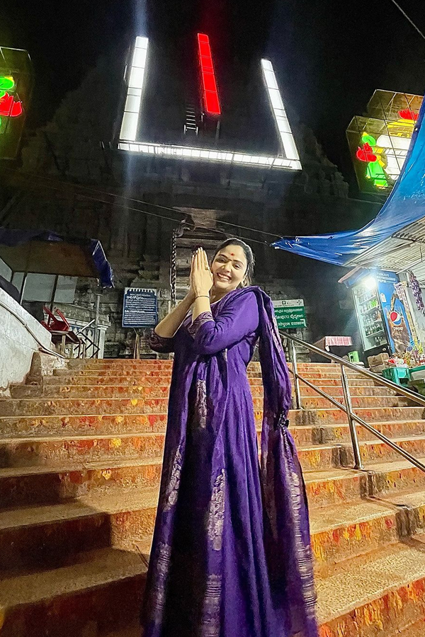 Sreemukhi-8.jpg 9