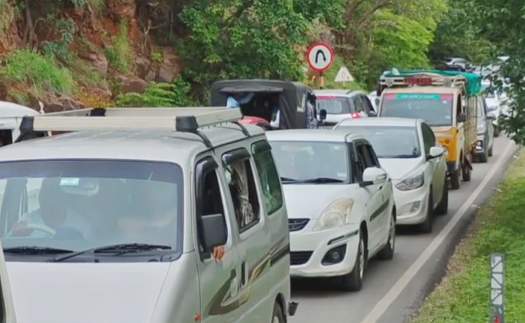 srisalamtrafficjam1.jpg