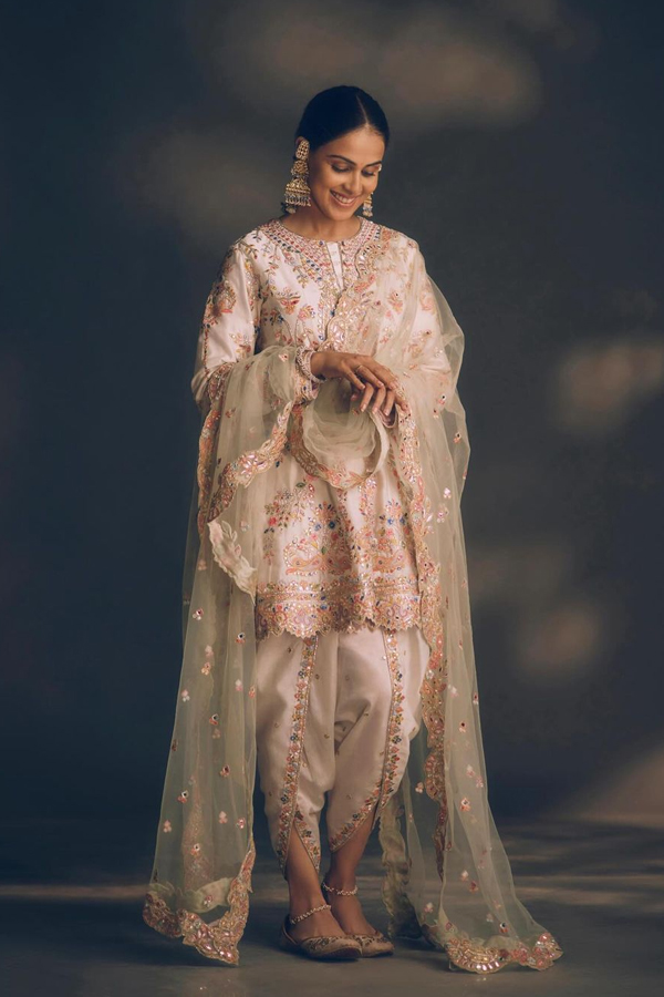 Genelia-D_26_23039_3Bsouza-Deshmukh-13.jpg 14