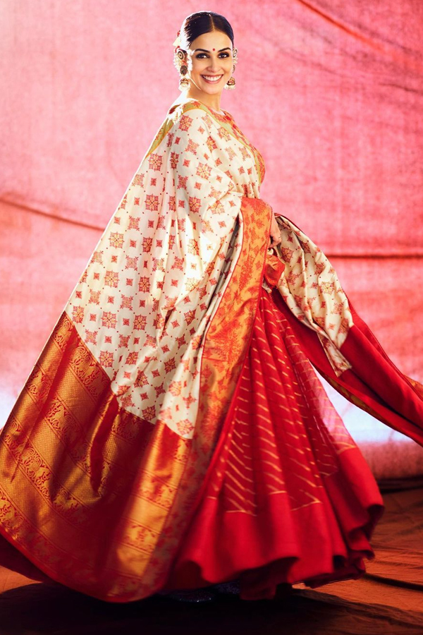 Genelia-D_26_23039_3Bsouza-Deshmukh-15.jpg 16