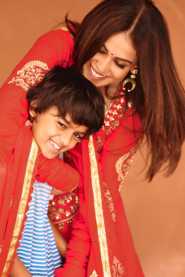 Genelia-D_26_23039_3Bsouza-Deshmukh-23.jpg 24