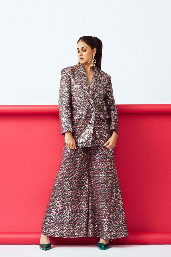 Genelia-D_26_23039_3Bsouza-Deshmukh-9.jpg 10