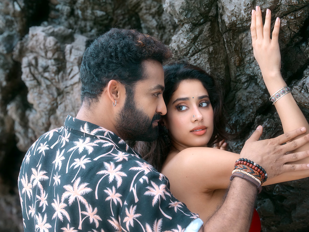 Jr_20NTR_20And_20Janhvi_20Kapoor_20Devara_202nd_20Song_20_4.jpg 4