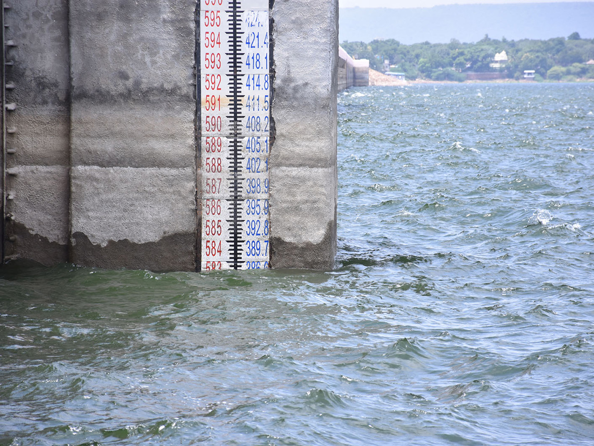 Nagarjunasagar_20spillway_20gates_20set_20to_20be_20lifted_20on_20Monday_9.jpg 9