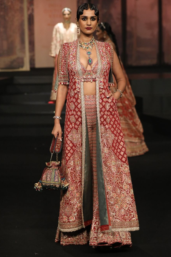 Fashion-Hyundai-India-Couture-Week-2024-18.jpg 18
