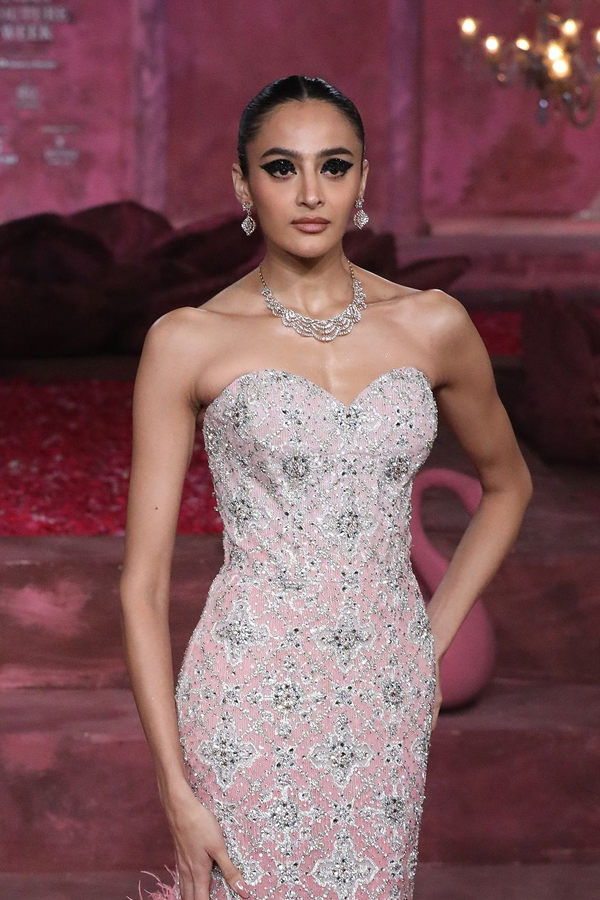 Fashion-Hyundai-India-Couture-Week-2024-2.jpg 3