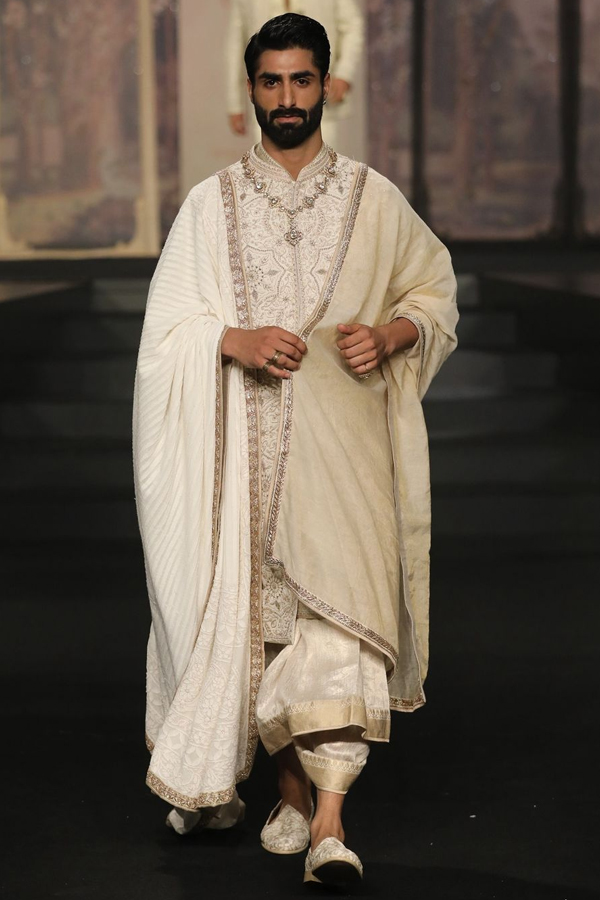 Fashion-Hyundai-India-Couture-Week-2024-21.jpg 21