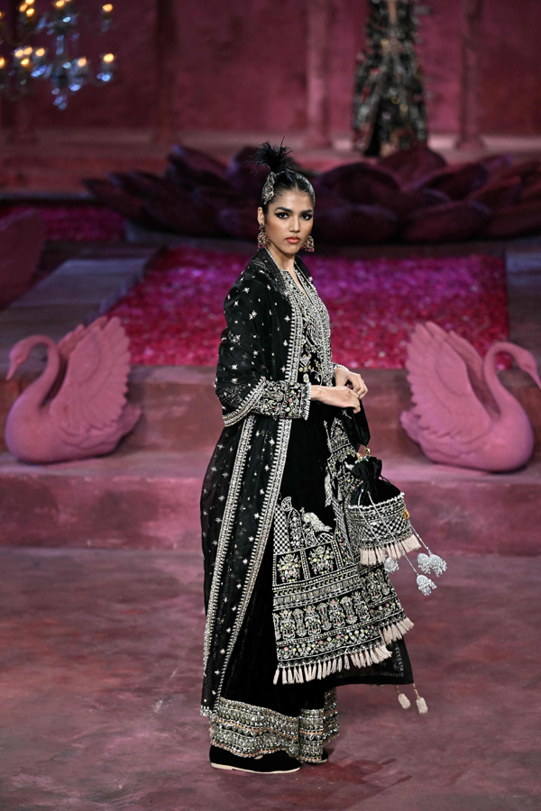 Fashion-Hyundai-India-Couture-Week-2024-23.jpg 22
