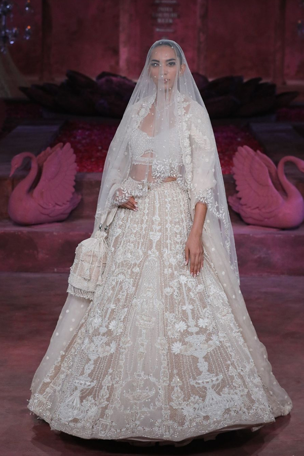 Fashion-Hyundai-India-Couture-Week-2024-24.jpg 23