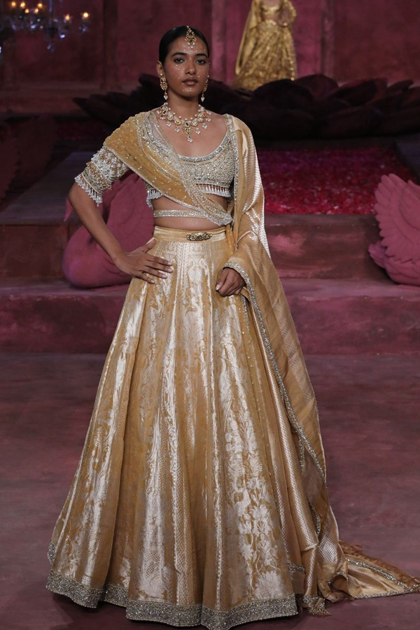 Fashion-Hyundai-India-Couture-Week-2024-25.jpg 24