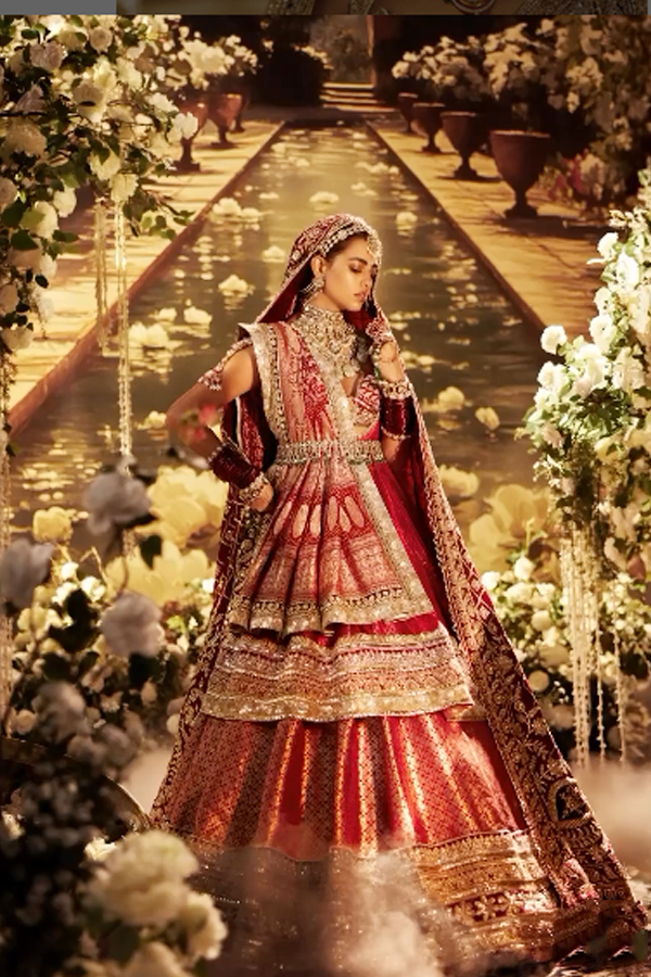 Manish-Malhotra-Fashion-15.jpg 17