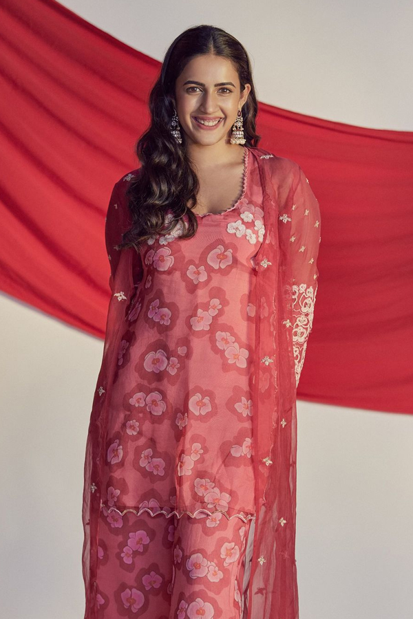 Niharika-Konidela-15_0.jpg 16