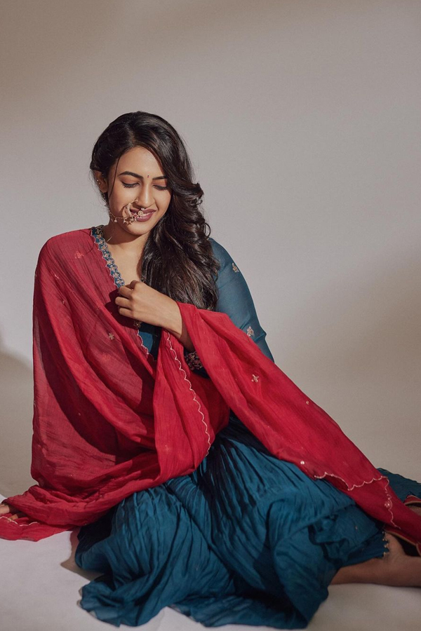 Niharika-Konidela-4_0.jpg 5