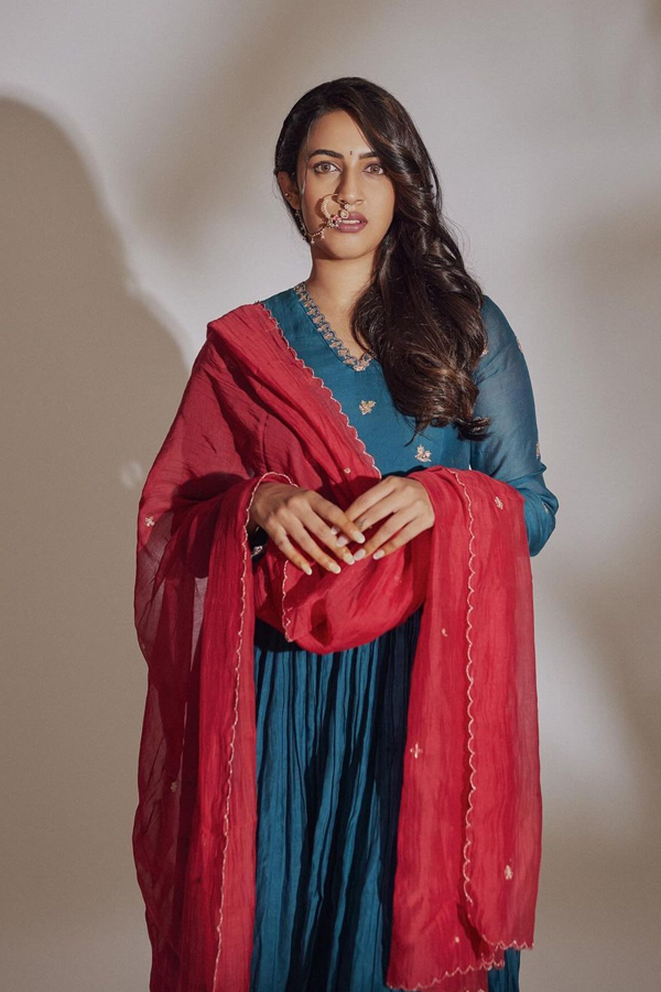 Niharika-Konidela-5_0.jpg 6