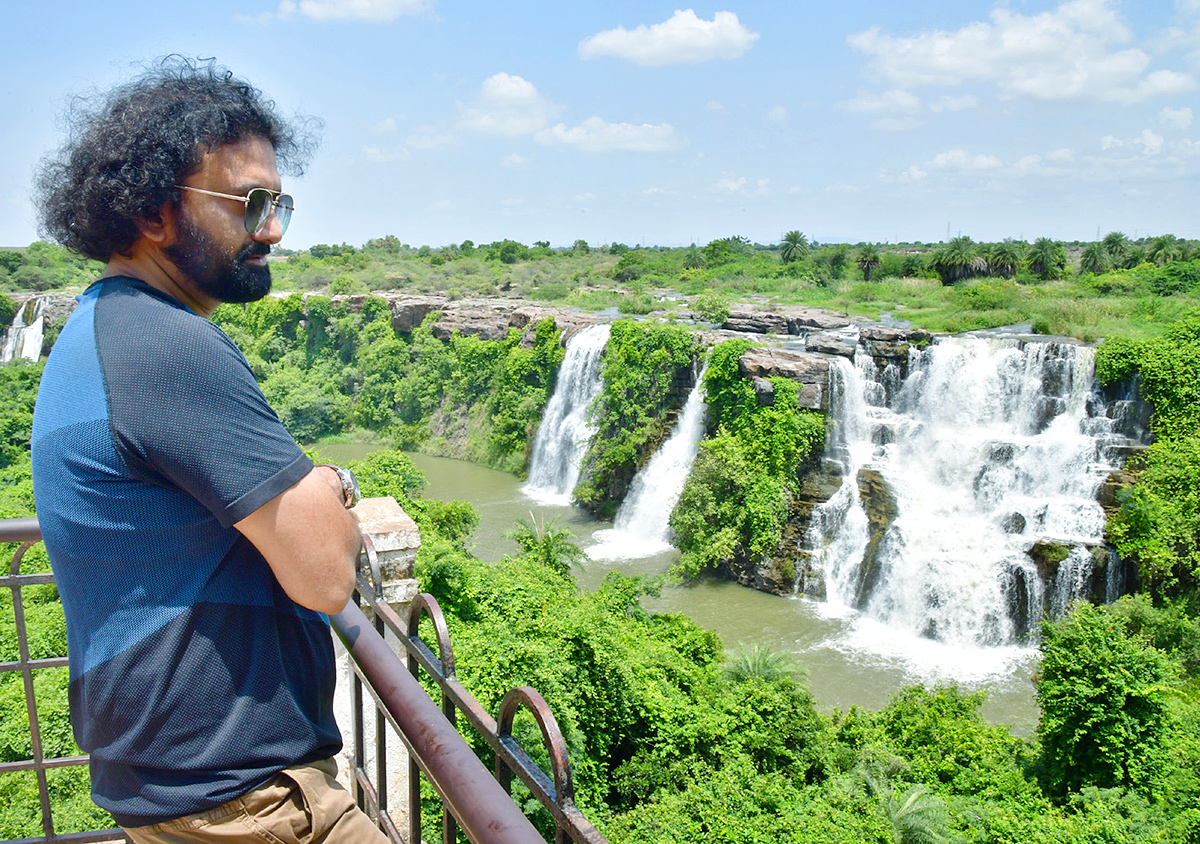 Tourist_20Rush_20at_20Ethipothala_20Waterfalls_20Photos_2.jpg 2