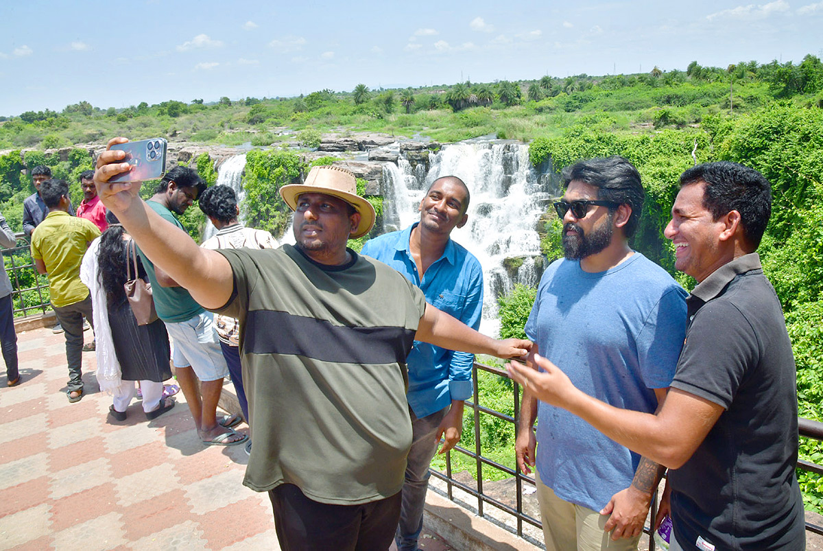 Tourist_20Rush_20at_20Ethipothala_20Waterfalls_20Photos_6.jpg 6