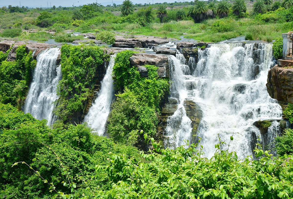 Tourist_20Rush_20at_20Ethipothala_20Waterfalls_20Photos_9.jpg 8