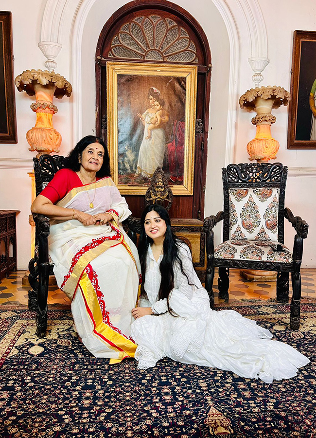 Actress_20Poonam_20Kaur_20Kerala_20Royal_20Clan_20on_20National_20Handloom_20Day__20_282_29.jpg 2