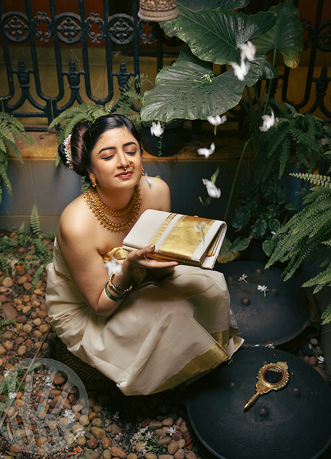 Actress_20Poonam_20Kaur_20Kerala_20Royal_20Clan_20on_20National_20Handloom_20Day__20_283_29.jpg 3