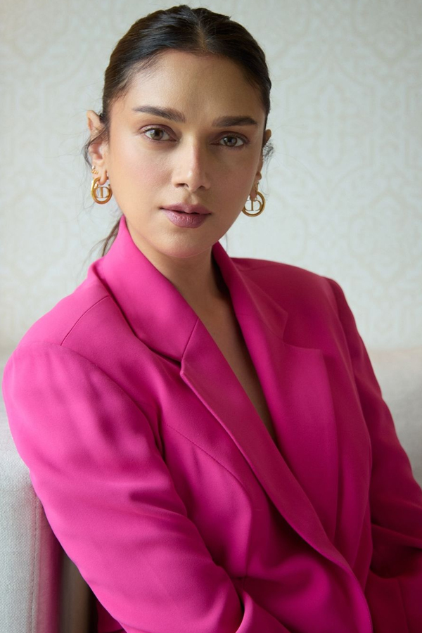 Aditi-Rao-Hydari-3_0.jpg 4