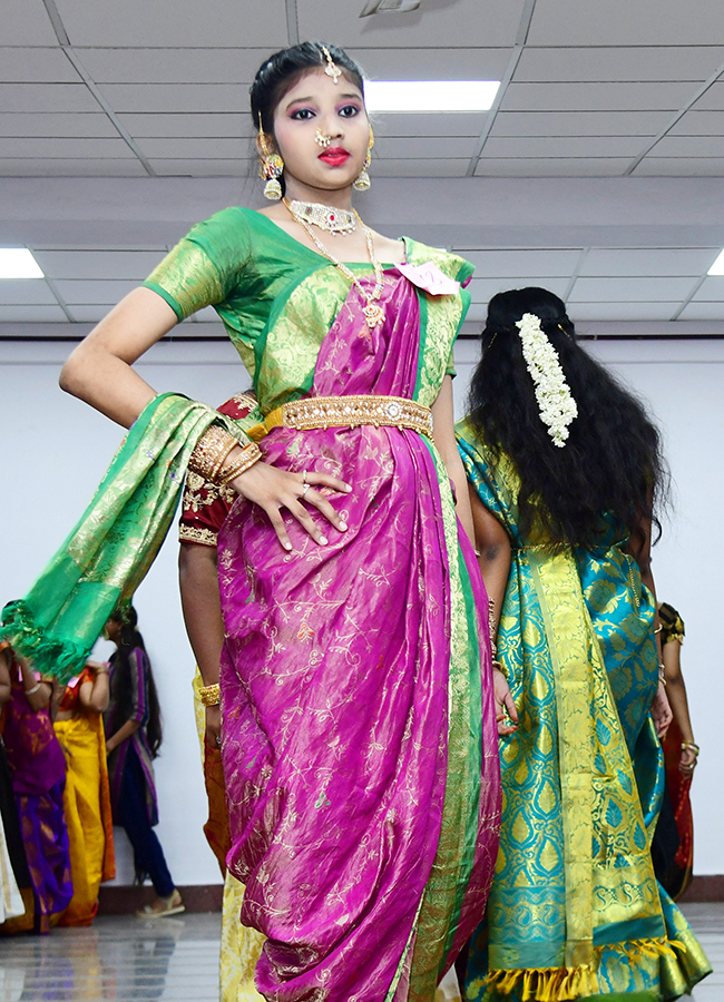 National_20Handloom_20Day_20At_20Vijayawada_20Photos_19.jpg 18