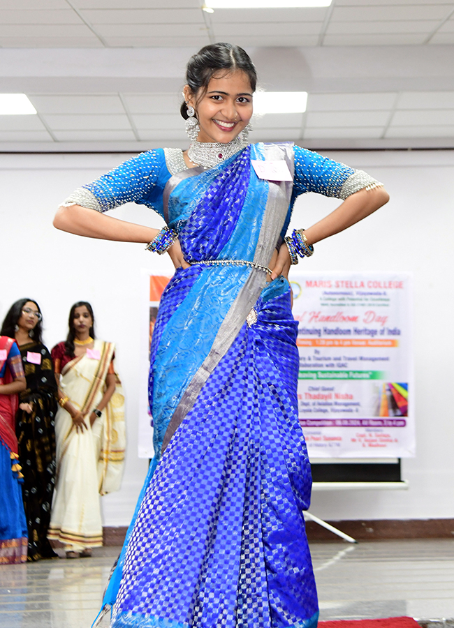 National_20Handloom_20Day_20At_20Vijayawada_20Photos_24.jpg 23