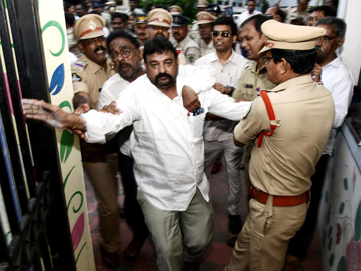YSRCP_20Fights_20TDP_20Alliance_20Wrong_20Route_20GVMC_20Victory_20Photos__20_2818_29.jpg 19