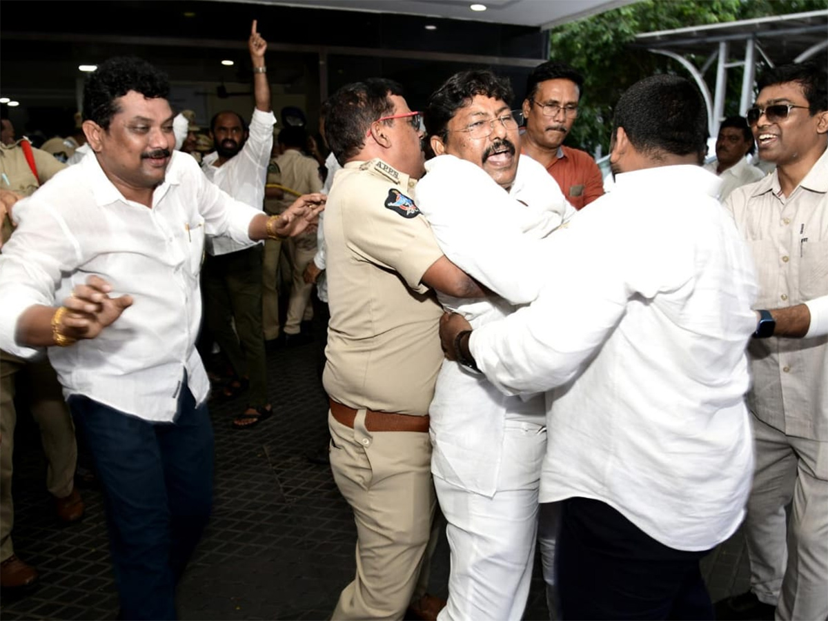 YSRCP_20Fights_20TDP_20Alliance_20Wrong_20Route_20GVMC_20Victory_20Photos__20_284_29.jpg 4