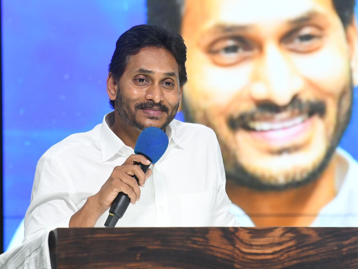 YS_20Jagan_20Meeting_20With_20Narsipatnam_20YSRCP_20Leaders_1.jpg 1