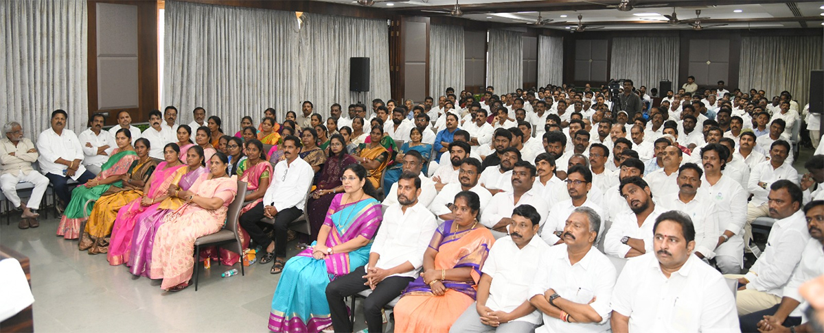 YS_20Jagan_20Meeting_20With_20Narsipatnam_20YSRCP_20Leaders_10.jpg 10