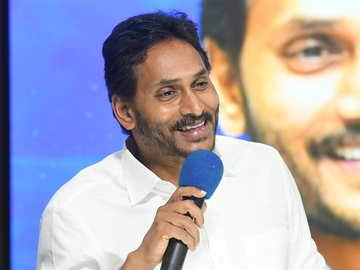 YS_20Jagan_20Meeting_20With_20Narsipatnam_20YSRCP_20Leaders_16.jpg 16