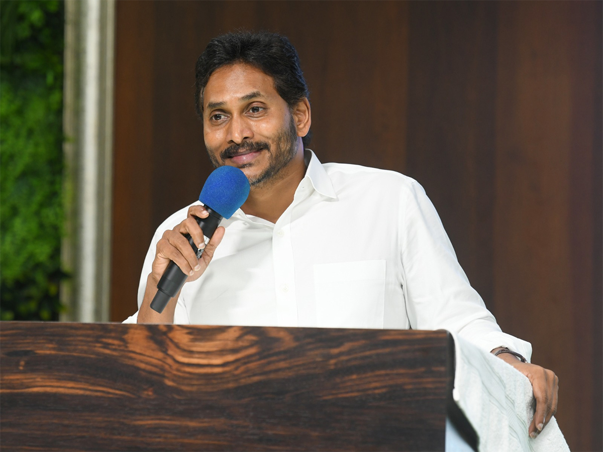 YS_20Jagan_20Meeting_20With_20Narsipatnam_20YSRCP_20Leaders_17.jpg 17