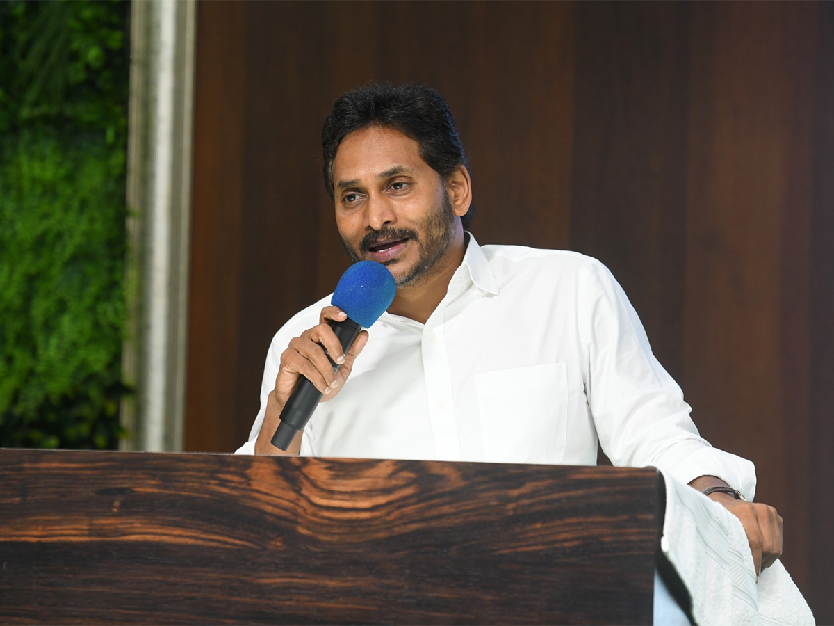 YS_20Jagan_20Meeting_20With_20Narsipatnam_20YSRCP_20Leaders_19.jpg 19