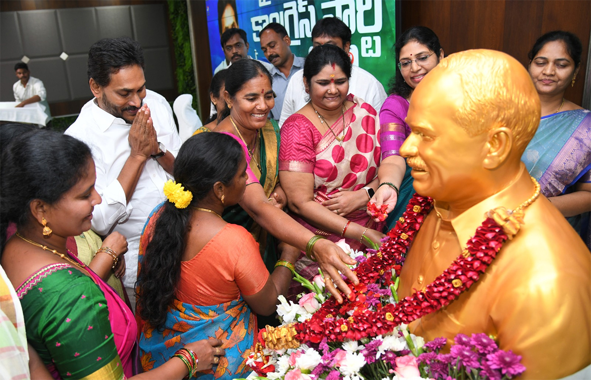 YS_20Jagan_20Meeting_20With_20Narsipatnam_20YSRCP_20Leaders_2.jpg 2