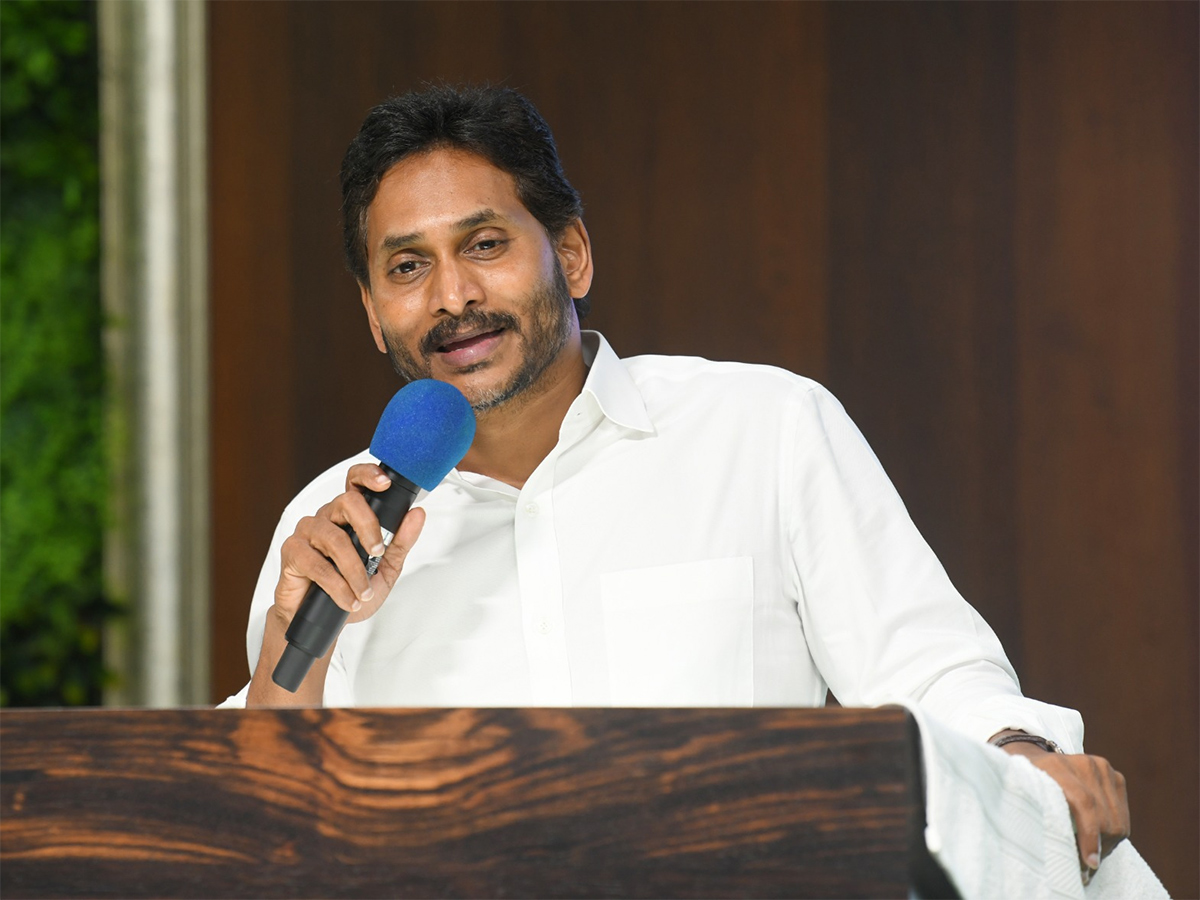 YS_20Jagan_20Meeting_20With_20Narsipatnam_20YSRCP_20Leaders_21.jpg 21