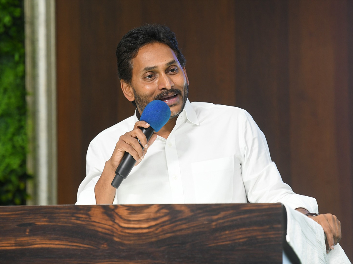 YS_20Jagan_20Meeting_20With_20Narsipatnam_20YSRCP_20Leaders_6.jpg 6