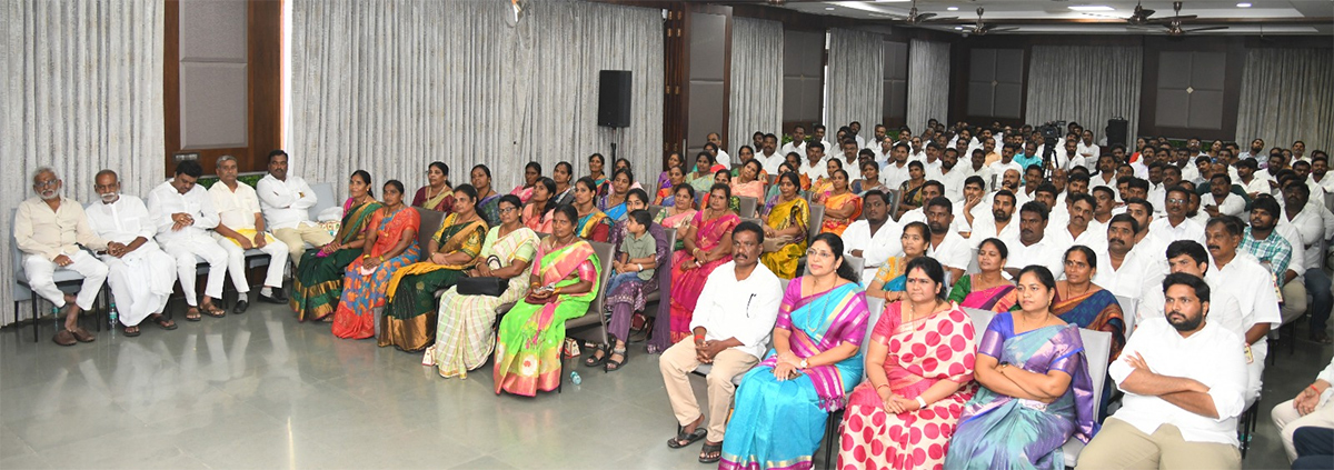 YS_20Jagan_20Meeting_20With_20Narsipatnam_20YSRCP_20Leaders_8.jpg 8