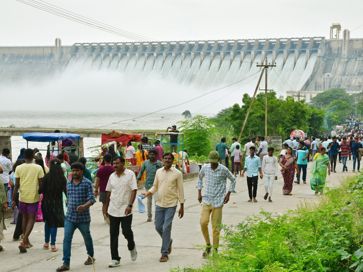 nagarjuna_20sagar_20dam_20gates_20open__20_2833_29.jpg 33
